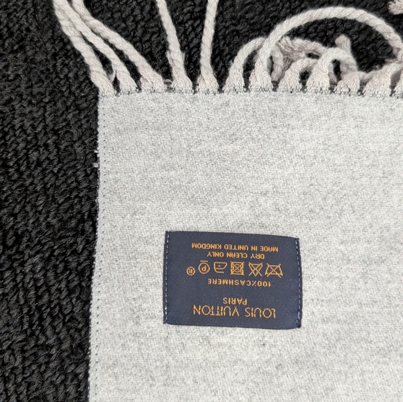 Louis Vuitton Monogram Cashmere Scarf - Picture 4 of 5